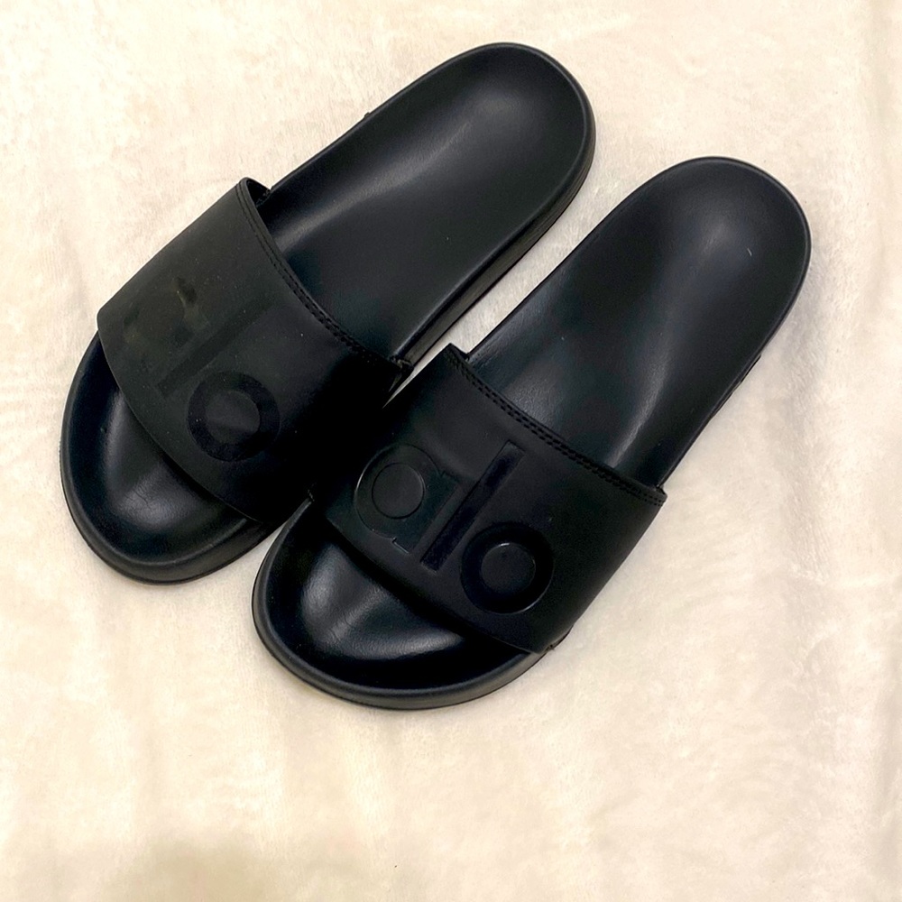 All yoga black slides size 6